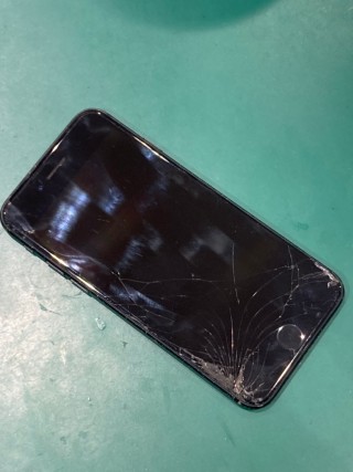 使用中に落としてしまったiPhone7（アイフォン）をお持ち込み頂きました。【スマホ修理工房仙台PARCO2店】