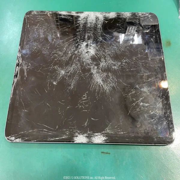 バキバキになっても直せます。画面修理ならまかせてください！    iPad Pro11(アイパッドプロイレブン）画面修理　【iP