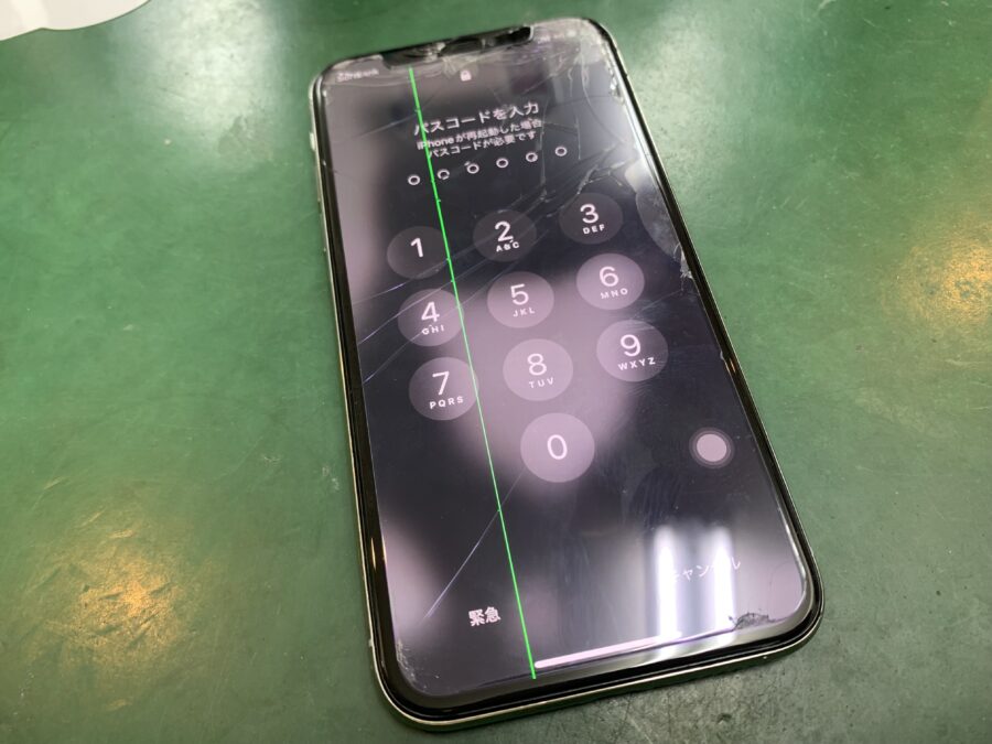 iPhoneXR 画面割れ修理承りました！！