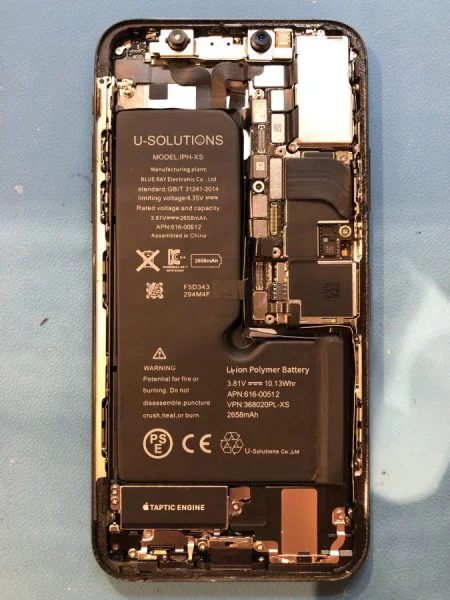 iPhoneXS（アイフォン）のバッテリーの減りが早くて困る、、、そんな時はスマホ修理工房渋谷店でバッテリー交換だッ！