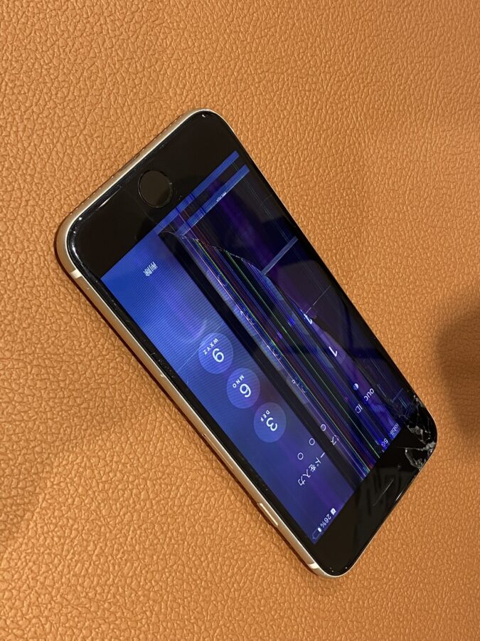 名取市より液晶不良が起こってしまったiPhoneSE（アイフォンエスイー）をお持ち込み頂きました!