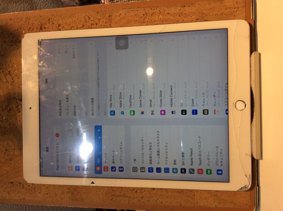 iPad 7(アイパッド7 )画面が割れてしまいホームボタンも陥没してしまった…(;・∀・)そんな時は広島市内最安値で修理が可能