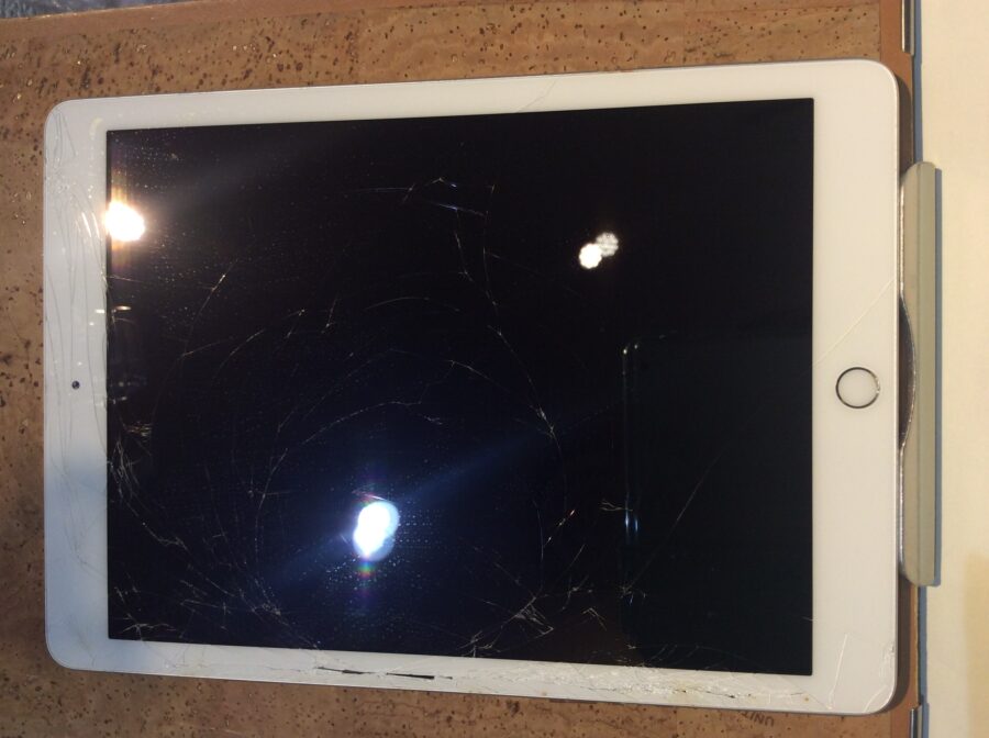 iPad 6(アイパッド6 )画面が割れてしまったので修理して使いたい(;・∀・)そんな時は広島市内最安値で修理が可能