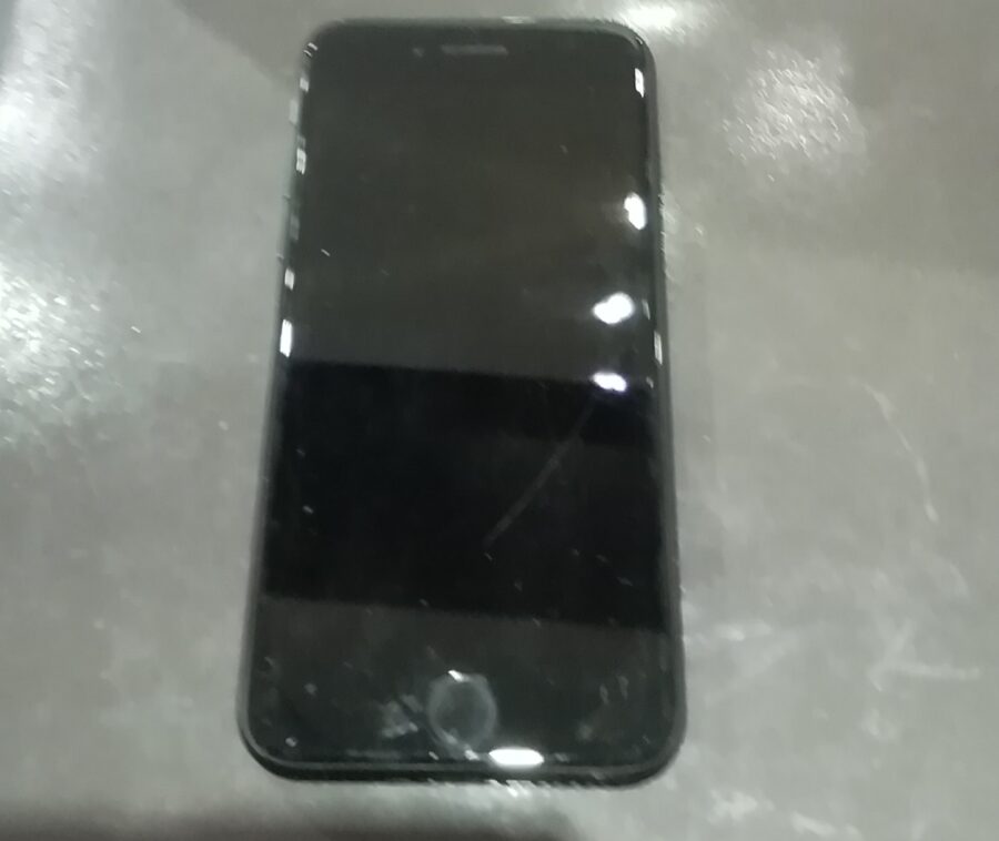 iPhone8(画面交換)【越谷レイクタウンkaze店】