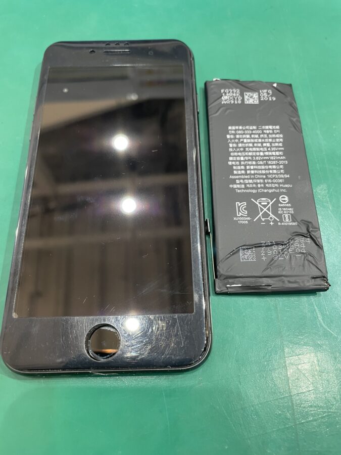 iPhone8のバッテリー交換をご検討でしたら、データそのまま・即日修理の【スマホ修理工房池袋P'パルコ店】へ！