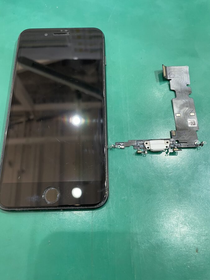iPhone8Plus（アイフォン8プラス）のマイク修理でしたら、最短即日【スマホ修理工房池袋P‘パルコ店】へ！
