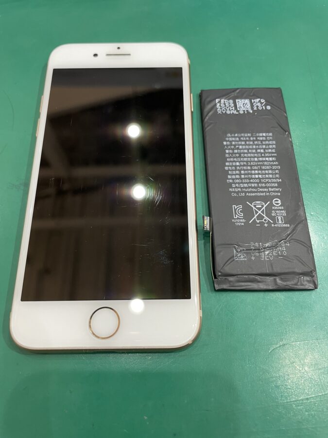 充電の減りが気になるiPhone8（アイフォン8）をお持ちでしたら、データそのまま【スマホ修理工房池袋P‘パルコ店】へ！