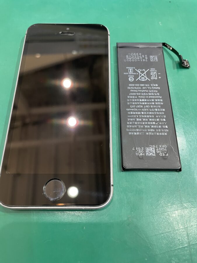 iPhoneSEのバッテリー交換なら、データそのまま・即日修理の「iスマホ修理工房　池袋P’パルコ本店」