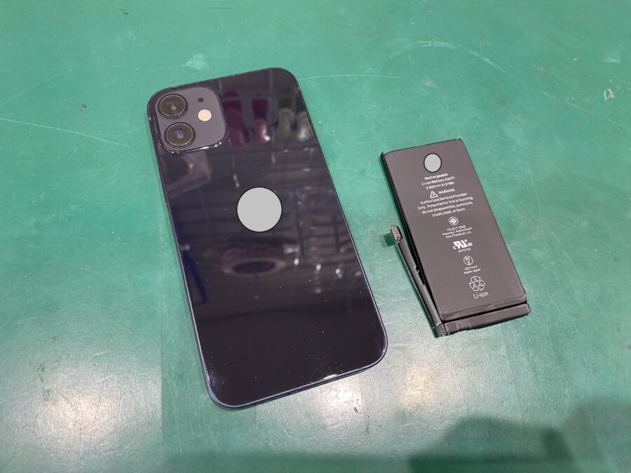 iPhone12(あいふぉん)シリーズのバッテリー交換ならデーターそのままの【スマホ修理工房西大島店】へ！