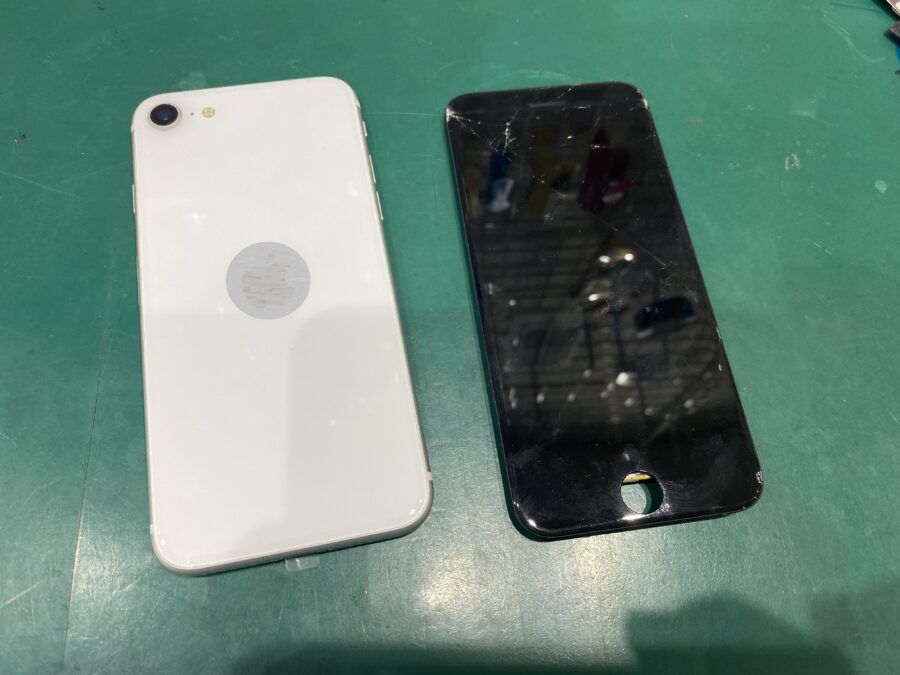 iPhoneSE(第2世代)画面交換修理ならお任せください！即日修理いたします＾＾【スマホ修理工房西大島店】
