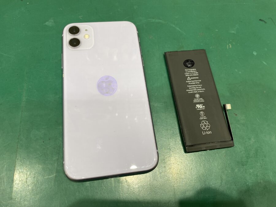iPhone11(アイフォン)バッテリー交換、夏に向けて交換しませんか？【スマホ修理工房 西大島店（ありがたや内）】
