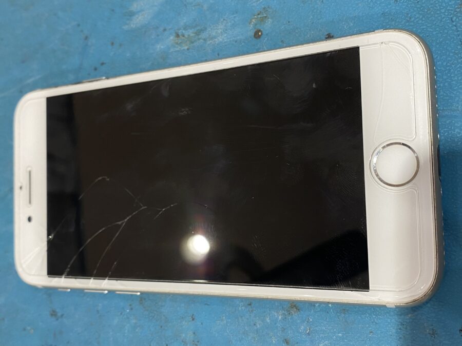 直せばまだまだ使える!iPhone8（アイフォンエイト）の画面交換を行いました!【スマホ修理工房仙台PARCO2店】
