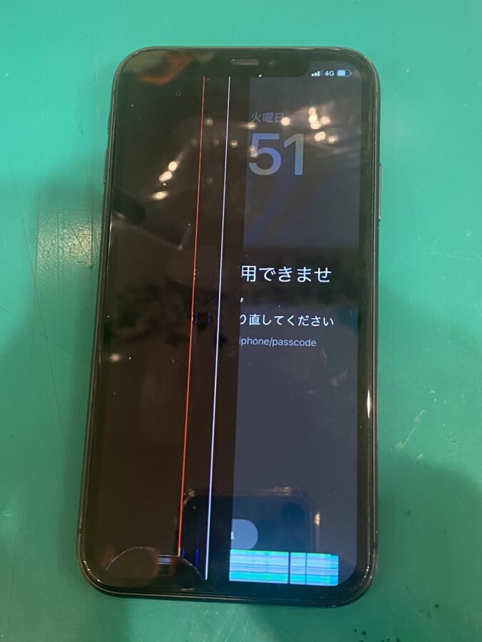 画面の半分が真っ暗になってしまったiPhone11(アイフォンイレブン)の修理を行いました！【スマホ修理工房新宿ペペ店】