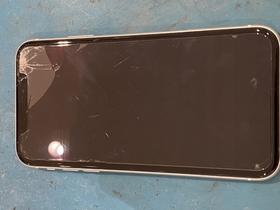 青葉区より画面の割れてしまったiPhoneXR（アイフォンテンアール）お持ち込み頂きました