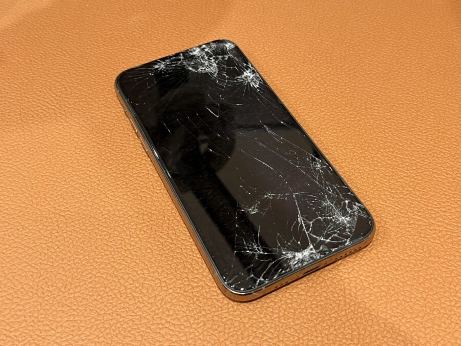 画面全体が損傷してしまったiPhoneXS（アイフォンテンエス）即日修理が可能です!【スマホ修理工房仙台PARCO2店】