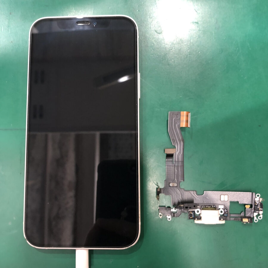 充電ができなくなったiPhone12（アイフォン12）の修理なら、データそのまま【スマホ修理工房池袋P‘パルコ店】へ！