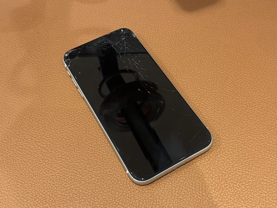 石巻市からお持ち込み!落して画面の割れたiPhone11(アイフォンイレブン)修理を行いました!