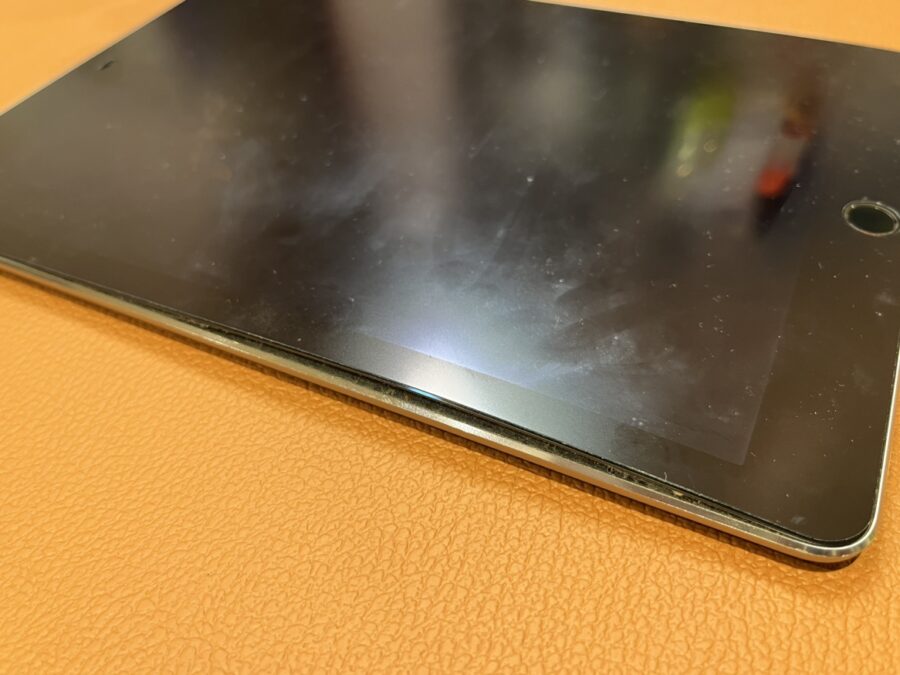 バッテリーがパンパンに膨らんだiPadAir2(アイパッドエアーツー)お持ち込み頂きました!