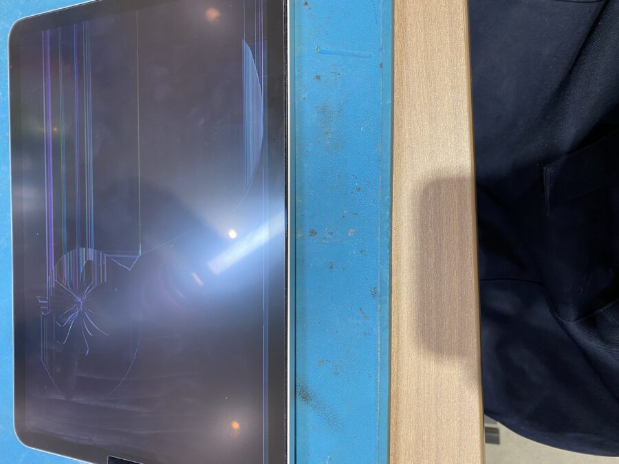 ガラスは無事でも液晶に問題があるiPadAir(アイパッドエアー)修理を行いました!【スマホ修理工房仙台PARCO2店】