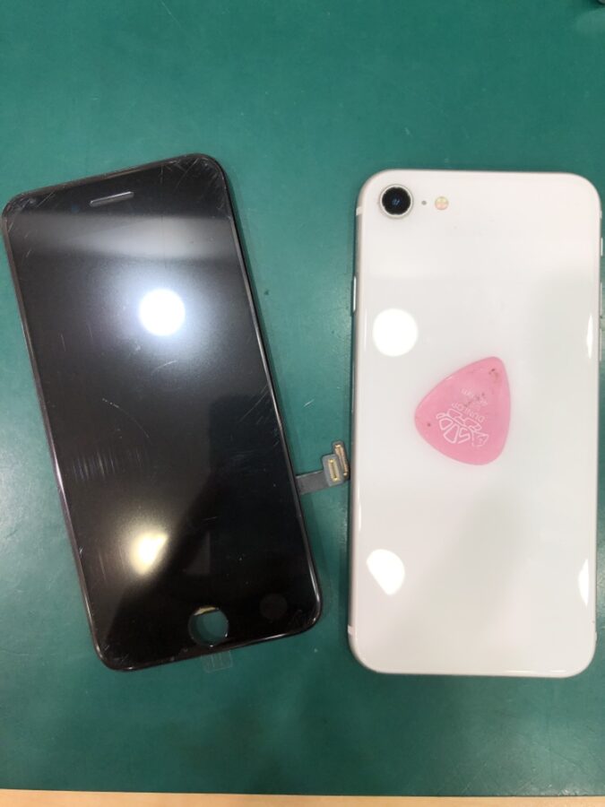 【画面割れ修理】茅ヶ崎市からお越しのお客様より、iPhoneSE2(アイフォンSE2)をお持ち込みいただきました！