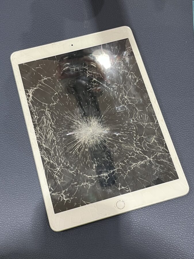 大きくガラスが破損してしまったiPad(アイパッド)の修理対応を行わせて頂きました!【スマホ修理工房仙台PARCO2店】