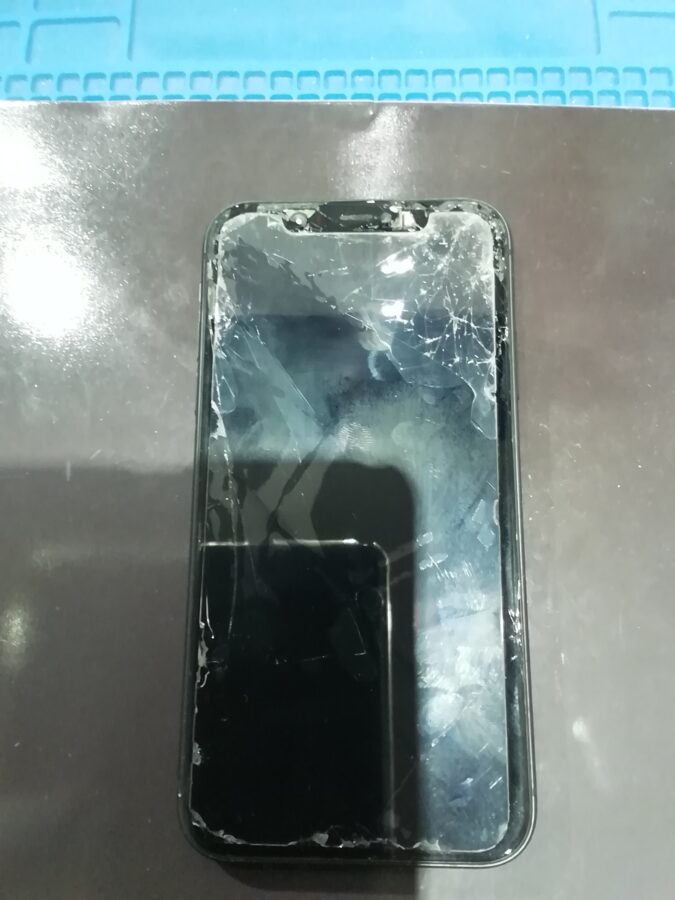 iPhone11（アイフォンイレブン）画面交換【越谷レイクタウンkaze店】