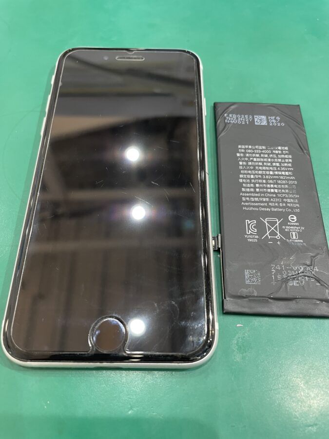 iPhoneSE2（SE第2世代）のバッテリー交換【スマホ修理工房　池袋P'パルコ本店】