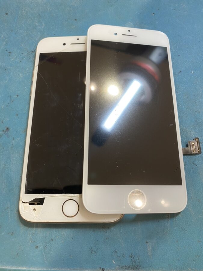 仙台市からお越しのお客様よりiPhone8（アイフォン）の画面割れ修理をお持ち込み頂きました!