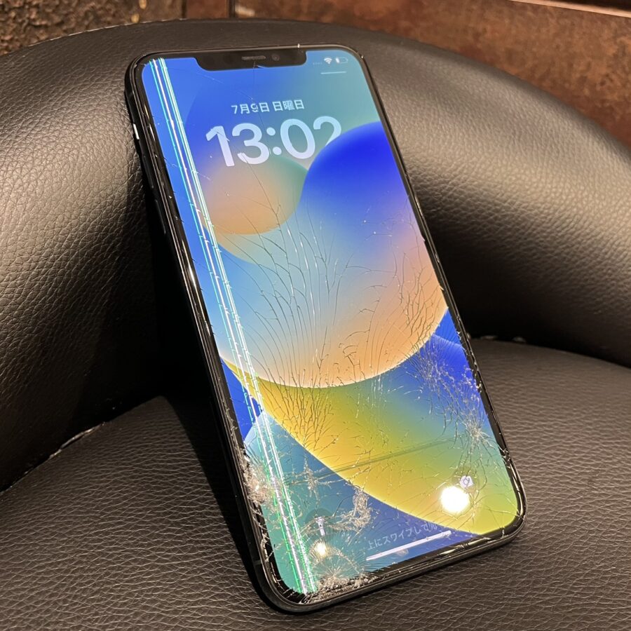 タッチ操作はできるけど、画面バキバキのiPhone11ProMax（アイフォン）はスマホ修理工房渋谷店でキレイに元通り！