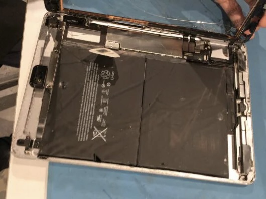 画面も割れて、電源も入らない！？絶望的状況のiPad6（アイパッド第6世代）だって、スマホ修理工房渋谷店は救ってみせます！