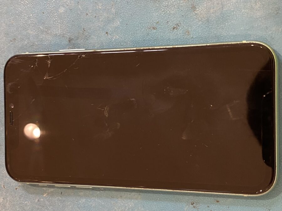 画面が割れたiPhone11(アイフォンイレブン)即日修理を行いまいました!【スマホ修理工房仙台PARCO2店】