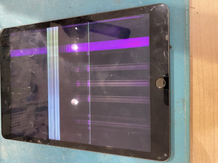 液晶が黒く線の入ってしまったiPad(アイパッド)の修理を行いました!【スマホ修理工房仙台PARCO2店】