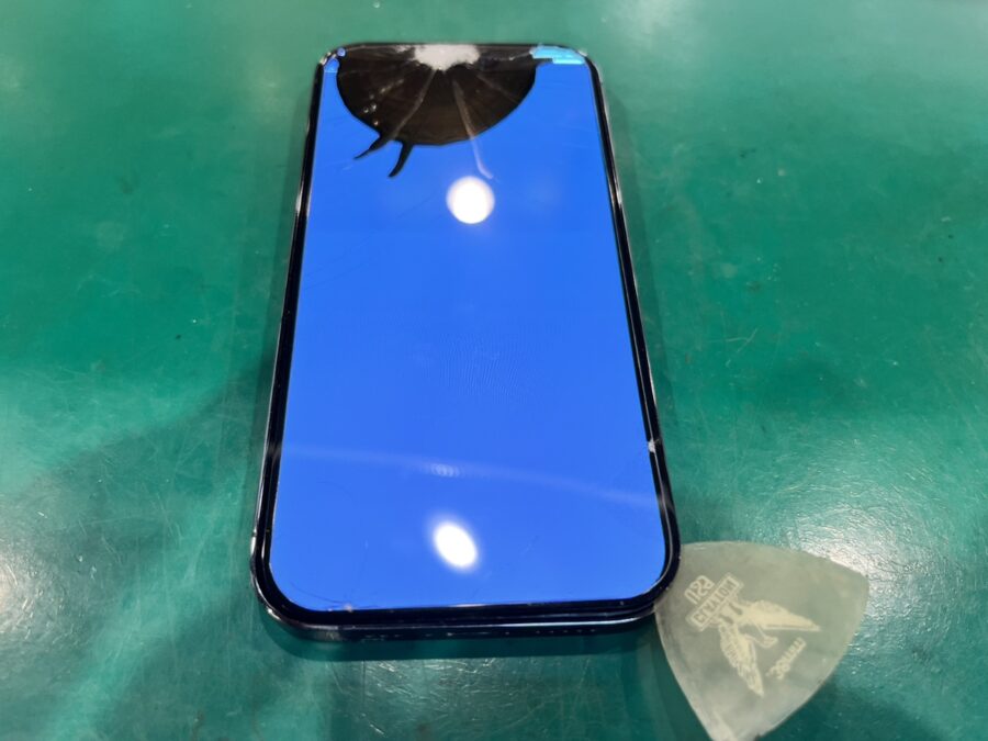 最新iPhone14Pro(アイフォン)の画面割れ修理もスマホ修理工房ペリエ千葉店へどうぞ！