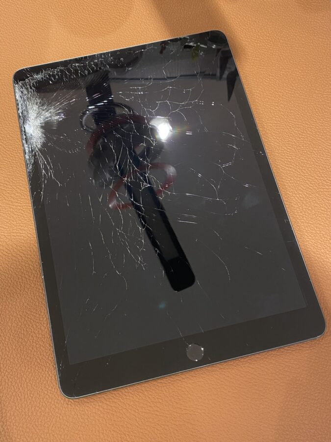 宮城野区よりガラスの割れたiPad(アイパッド)をお持ち込み頂きました。【スマホ修理工房仙台PARCO2店】