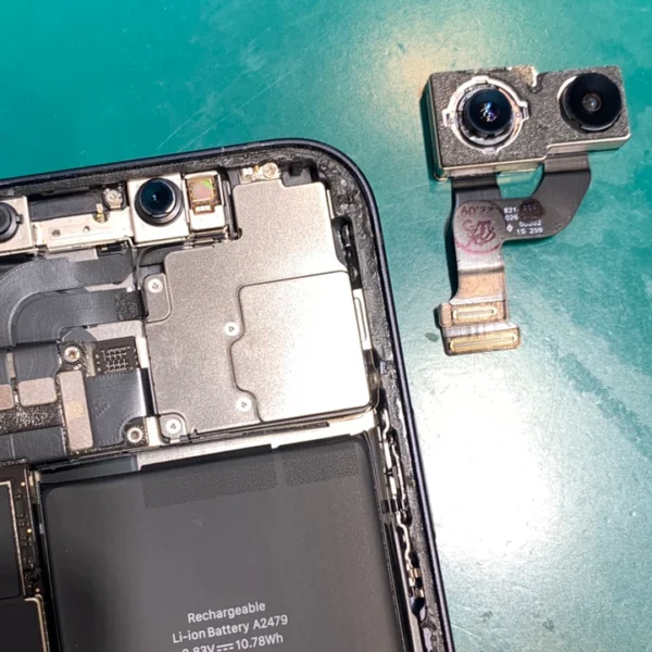カメラの修理も当日にお返し出来ます！iPhone12（アイフォン）アウトカメラユニット交換