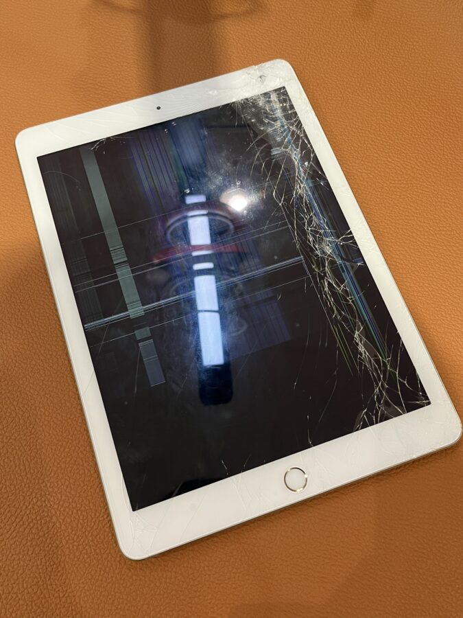 画面が壊れた第5世代のiPad(アイパッド)データを消さずに修理が可能です!【スマホ修理工房仙台PARCO2店】