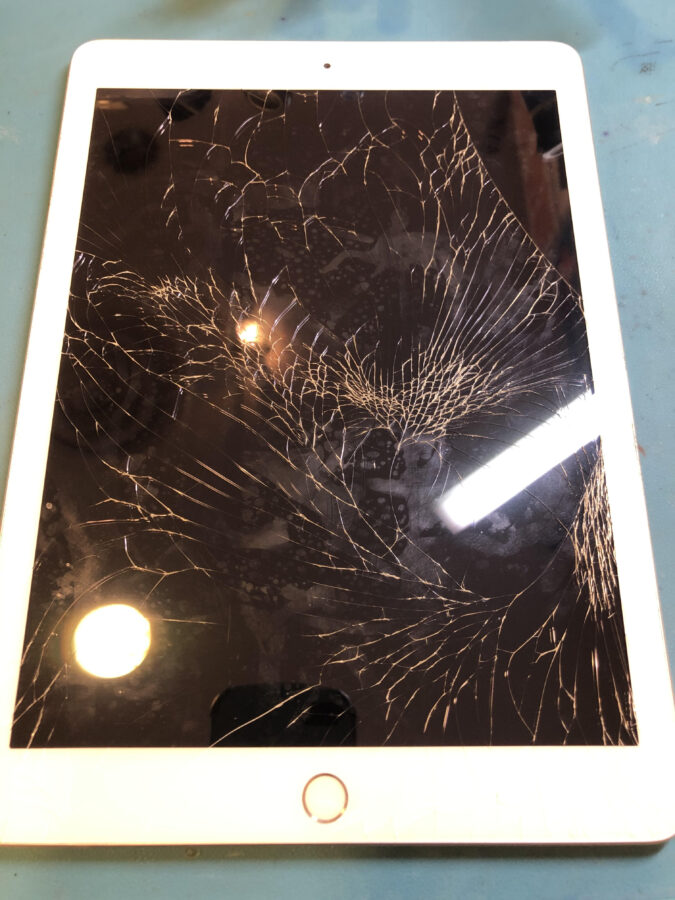 画面が割れてしまったiPad 第5世代（アイパッド5）（A1822/A1823）のガラス交換は、最短即日修理対応