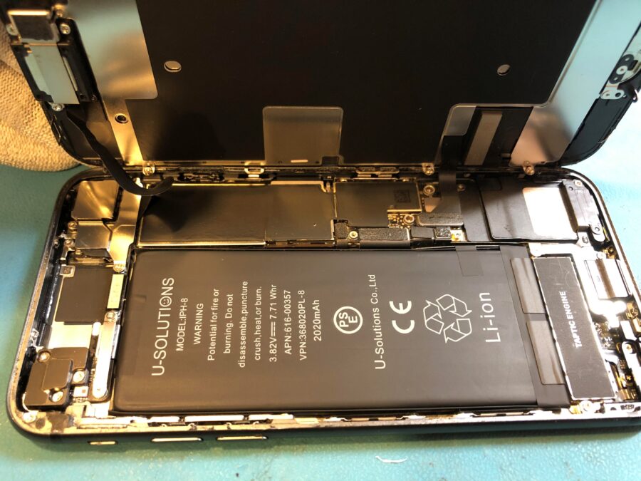iPhone8（アイフォン8）のバッテリー交換は、データそのまま・最短即日修理の「スマホ修理工房　池袋P’パルコ本店」まで
