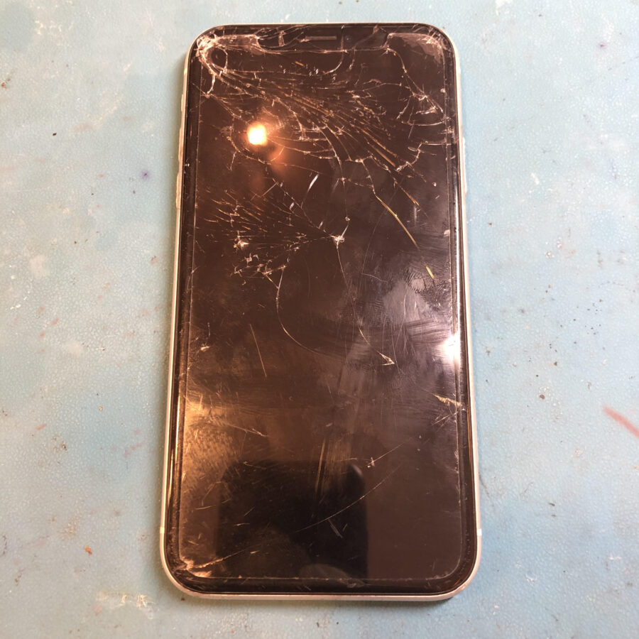 iPhoneXR（アイフォンXR）の画面割れ交換！！どんな破損状態でも対応いたします！！【池袋P'パルコ本店】