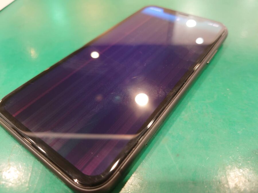 画面の表示不良が起きてしまったiPhone11(アイフォン)の修理もスマホ修理工房ペリエ千葉店へ！