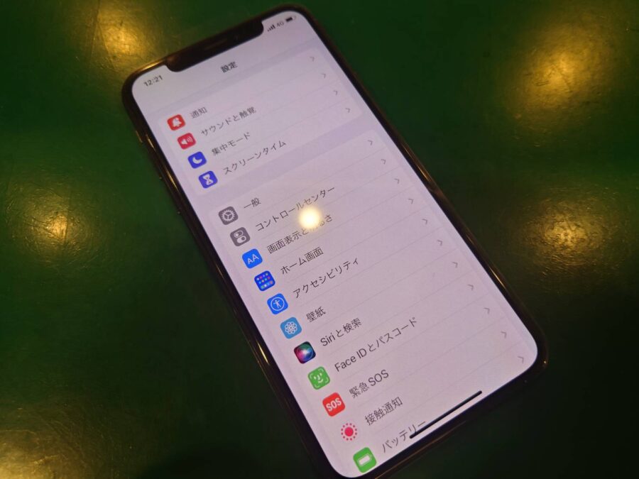 画面が割れていないのに映らなくなってしまったiPhoneXs(アイフォン)の修理ならスマホ修理工房ペリエ千葉店へ！