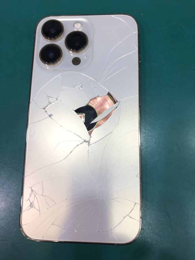 【背面修理】藤沢市からお越しのお客様よりiPhone13Pro(アイフォン13プロ)をお持ち込みいただきました！