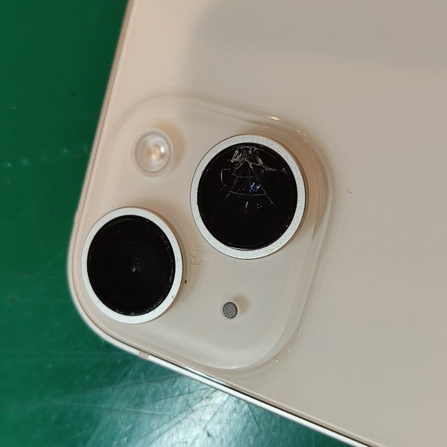 iPhone14 (アイフォン)カメラレンズガラス修理なら即日修理のスマホ修理工房　新宿PePe店にお任せください！！