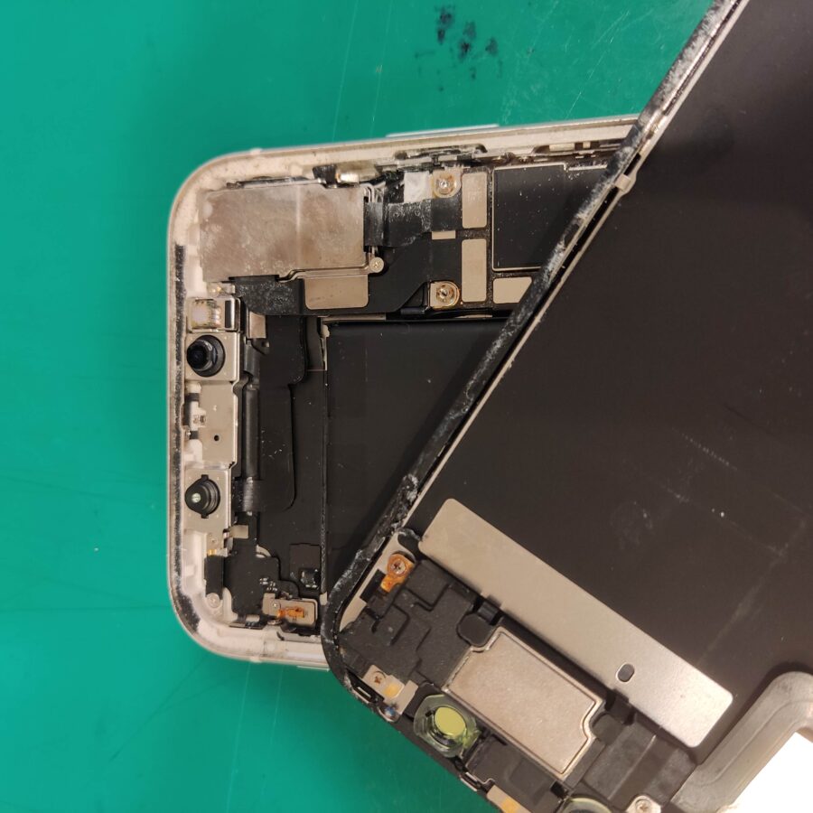 海に落としたiPhone11(アイフォンイレブン)復旧しました！！　スマホ修理工房　新宿PePe店