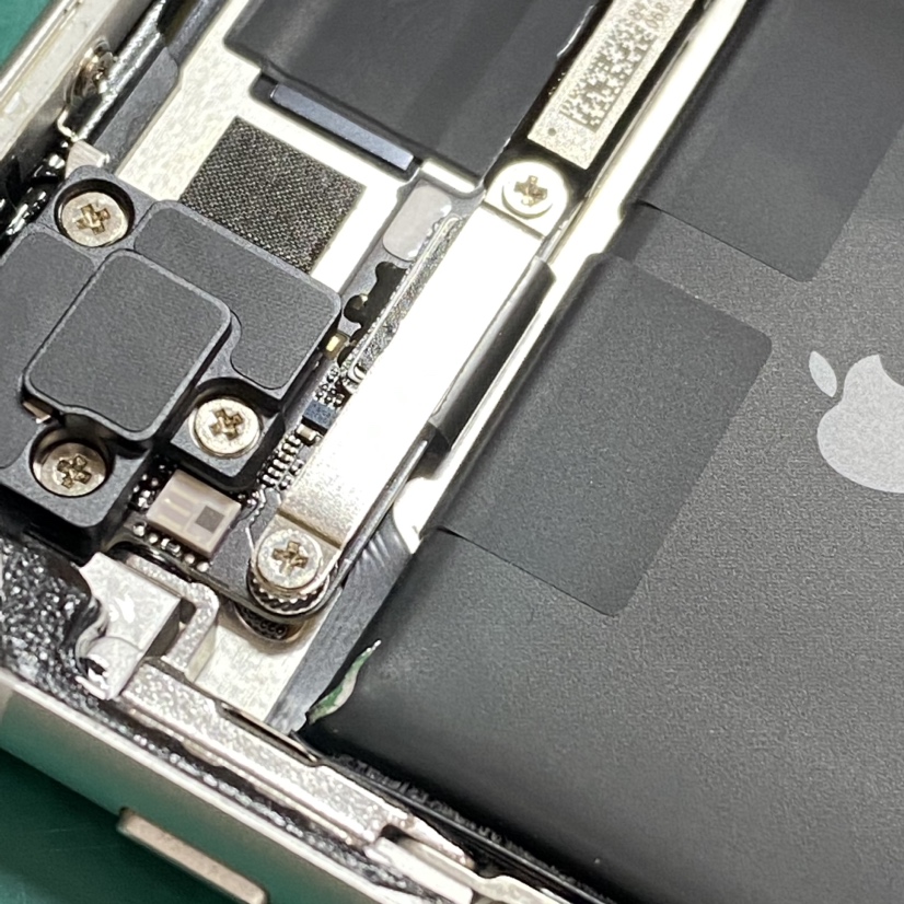 iPhoneSE2（アイフォン）のバッテリーの減りが早いなら交換時かも！【スマホ修理工房池袋P'パルコ店】