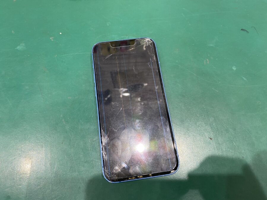 iPhone13mini（アイフォン）画面が割れて映らない困ったときは即日修理の【スマホ修理工房西大島店】へ