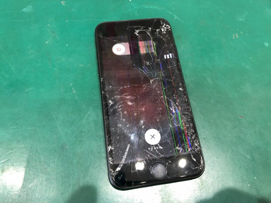 iPhoneSE（第2世代）の画面が割れてタッチできない。。そんなときは即日修理の【スマホ修理工房西大島店】へ