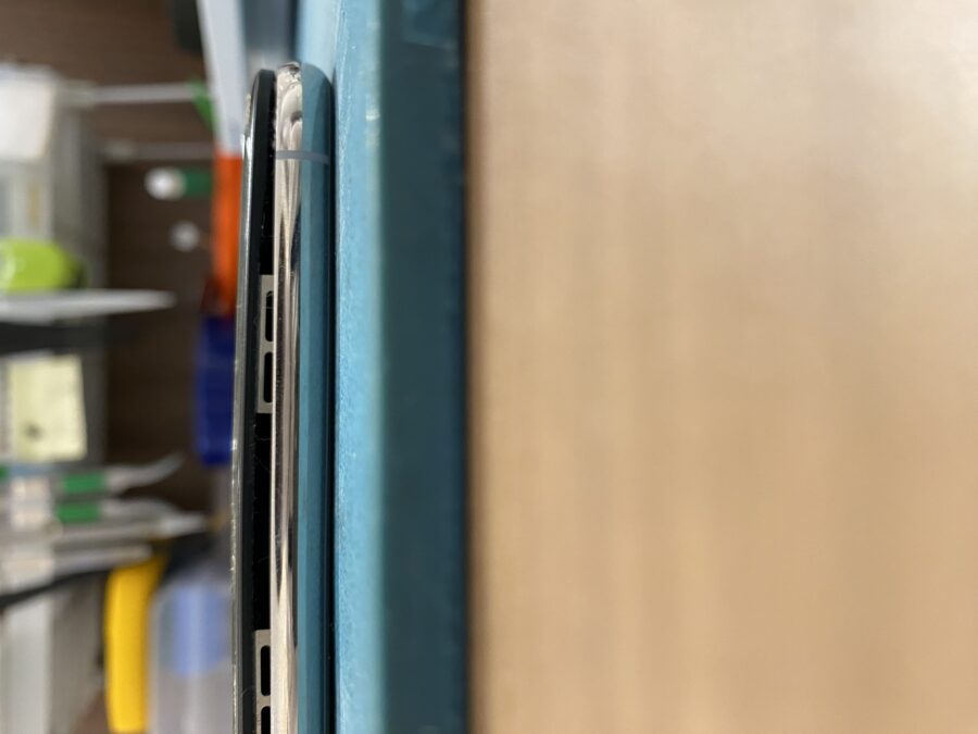 パネルが大きく浮いてしまったiPhoneX(アイフォンテン)をお持ち込み頂きました!【スマホ修理工房仙台PARCO2店】