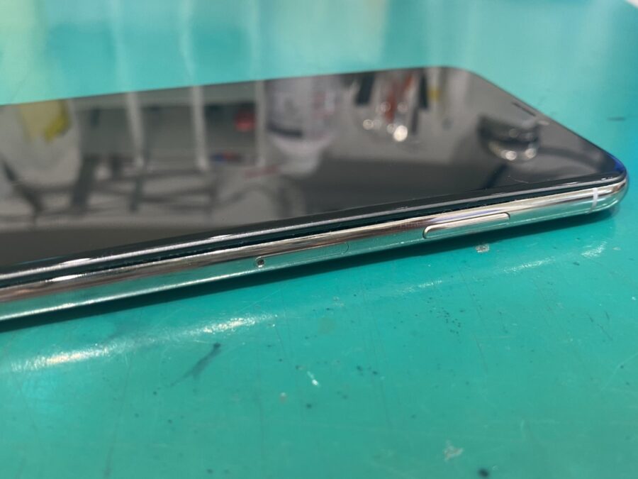 バッテリーの膨張！iPhoneX(アイフォンテン)のバッテリー交換を行いました！【スマホ修理工房新宿PePe店】