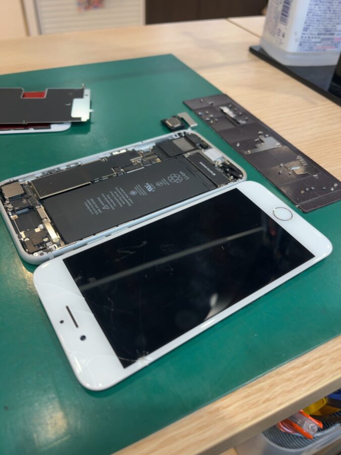 iPhone8（アイフォン）の画面修理は千葉駅直結のスマホ修理工房ペリエ千葉店へ！
